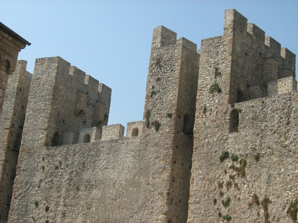 Монастырь Манасия - крепостная стена