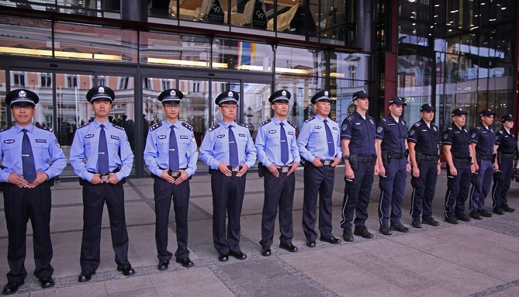 Китайские и сербские полицейские